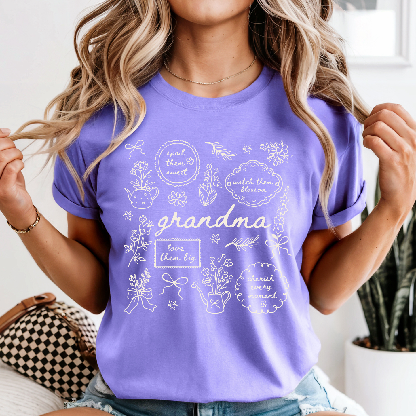 Custom MAMA Name Shirt – Yaya, Grandma, Mama, Mimi Tee – Floral Line Art – Mother’s Day Gift – Cute Boutique Graphic Tee